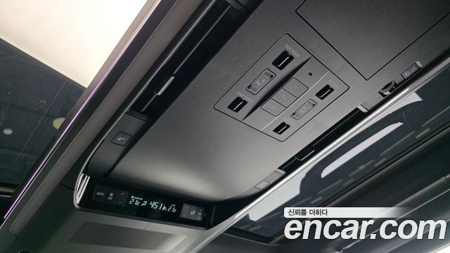Toyota Alphard (IV) 2.5 HEV Executive AWD 2025 — фото 34