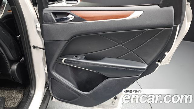 Lincoln MKC 2.0 AWD 2019 — фото 25