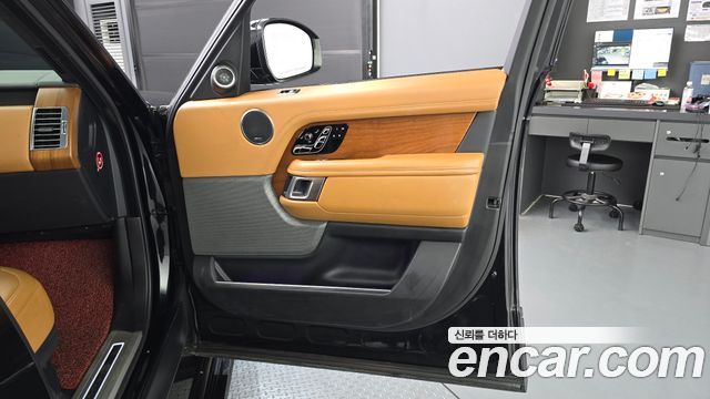 Land Rover Range Rover (IV) 4.4 SDV8 AB DIESEL 2018 — фото 31