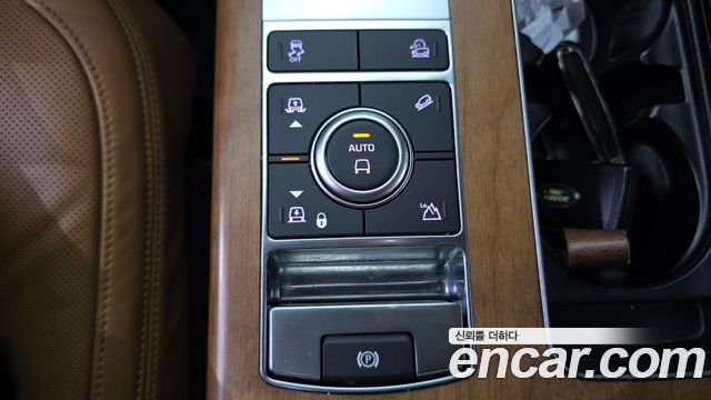 Land Rover Range Rover (IV) 4.4 SDV8 AB DIESEL 2018 — фото 33
