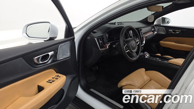 Volvo V60 Cross Country (II) B5 Ultra AWD 2025 — фото 10