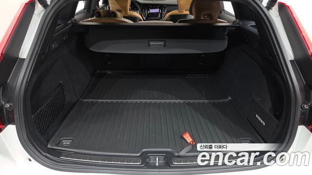 Volvo V60 Cross Country (II) B5 Ultra AWD 2025 — фото 19