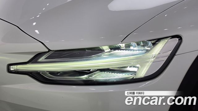 Volvo V60 Cross Country (II) B5 Ultra AWD 2025 — фото 22