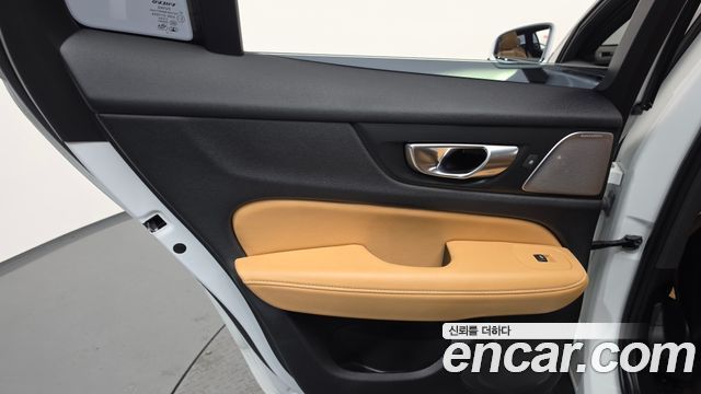Volvo V60 Cross Country (II) B5 Ultra AWD 2025 — фото 25