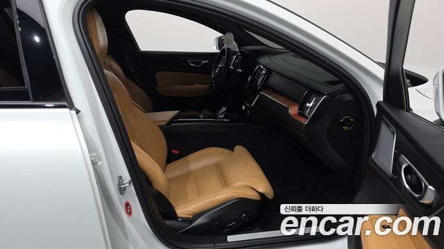 Volvo V60 Cross Country (II) B5 Ultra AWD 2025 — фото 26