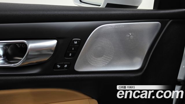 Volvo V60 Cross Country (II) B5 Ultra AWD 2025 — фото 35