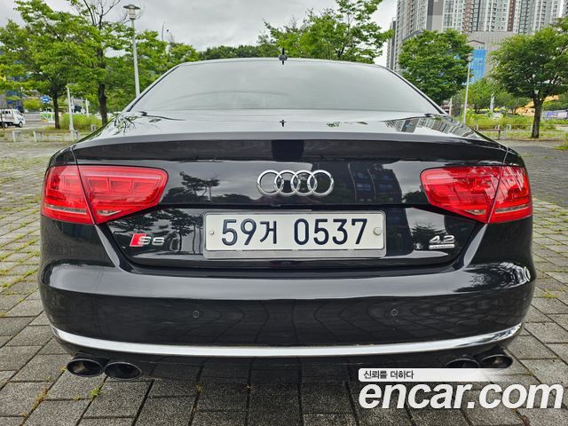 Audi A8 4.2 FSI Quattro LWB D4 2012 — фото 6