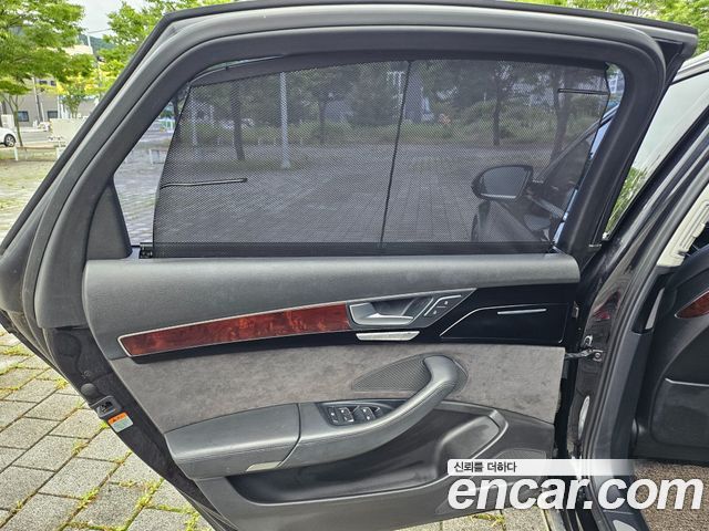 Audi A8 4.2 FSI Quattro LWB D4 2012 — фото 9