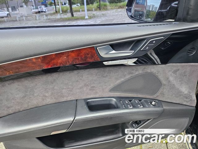 Audi A8 4.2 FSI Quattro LWB D4 2012 — фото 17