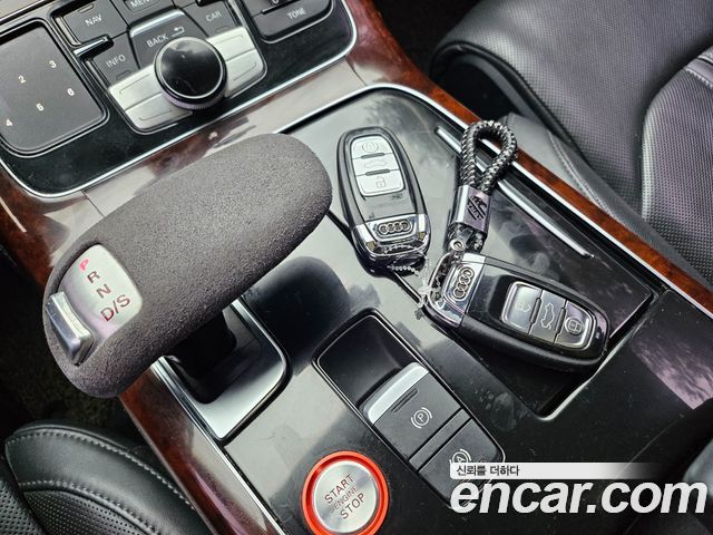Audi A8 4.2 FSI Quattro LWB D4 2012 — фото 24