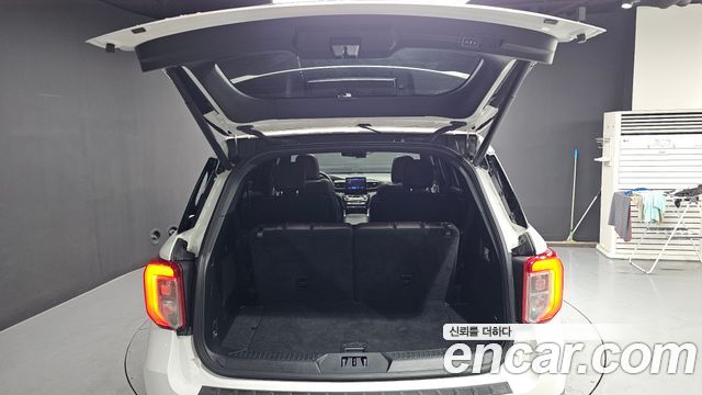 Ford Explorer (VI) 3.0 Platinum 4WD 2022 — фото 24
