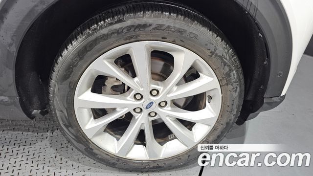 Ford Explorer (VI) 3.0 Platinum 4WD 2022 — фото 27