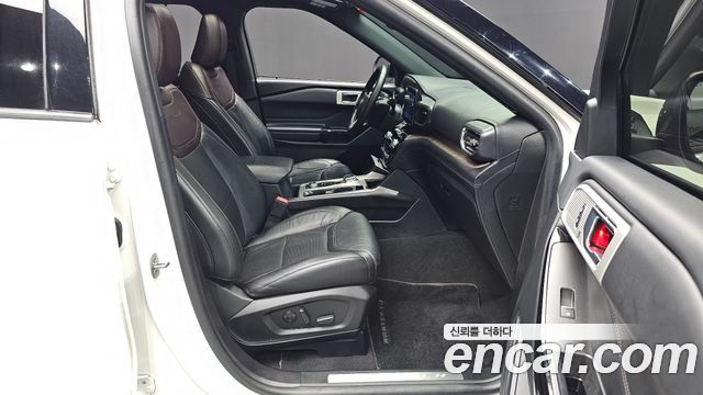 Ford Explorer (VI) 3.0 Platinum 4WD 2022 — фото 32
