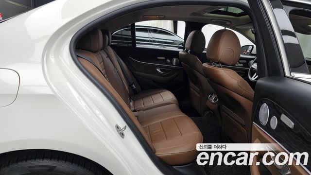 Mercedes-Benz E-Class (W213) E300 4MATIC Avnatgarde 2019 — фото 12