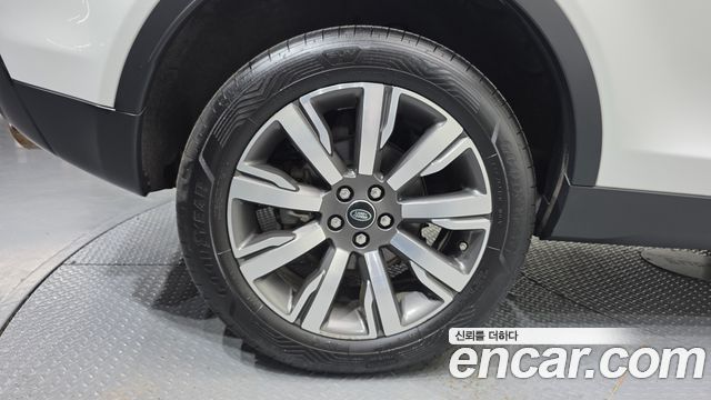 Land Rover Discovery Sport 2.0 TD4 HSE Luxury 2018 — фото 5