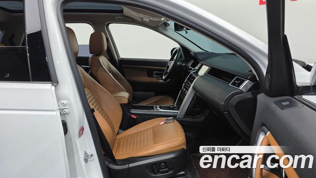 Land Rover Discovery Sport 2.0 TD4 HSE Luxury 2018 — фото 10