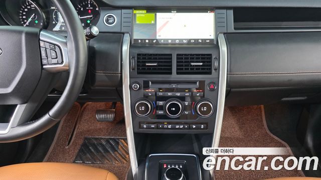 Land Rover Discovery Sport 2.0 TD4 HSE Luxury 2018 — фото 20