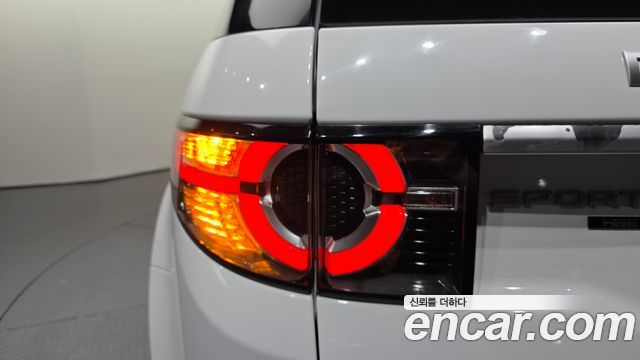 Land Rover Discovery Sport 2.0 TD4 HSE Luxury 2018 — фото 23