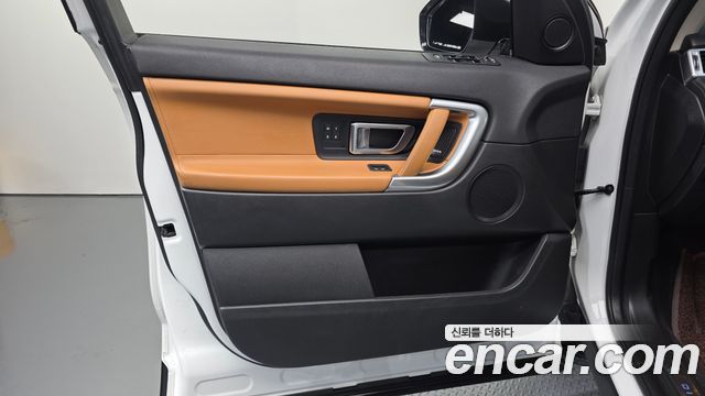 Land Rover Discovery Sport 2.0 TD4 HSE Luxury 2018 — фото 24