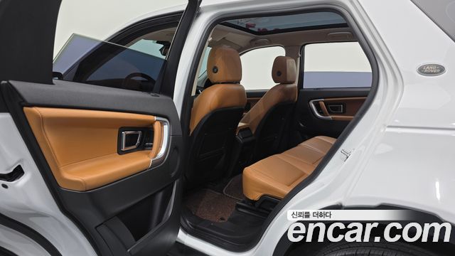 Land Rover Discovery Sport 2.0 TD4 HSE Luxury 2018 — фото 30