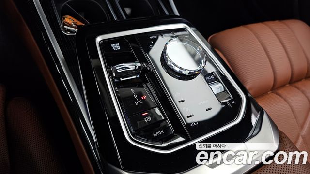 BMW 7 Series (G70) 740i xDrive M Sport 2025 — фото 9