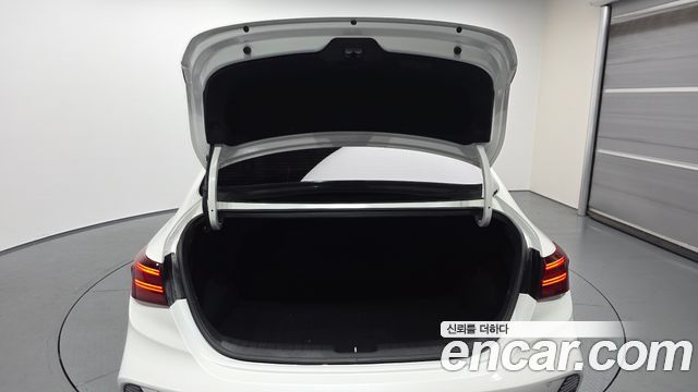 Kia K3 (II) 1.6 Prestige 2023 — фото 20