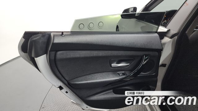 BMW 3 Series GT (F34) GT 320d xDrive Premium 2020 — фото 25