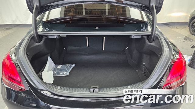 Mercedes-Benz C-Class (W205) C220 d 4MATIC 2020 — фото 24