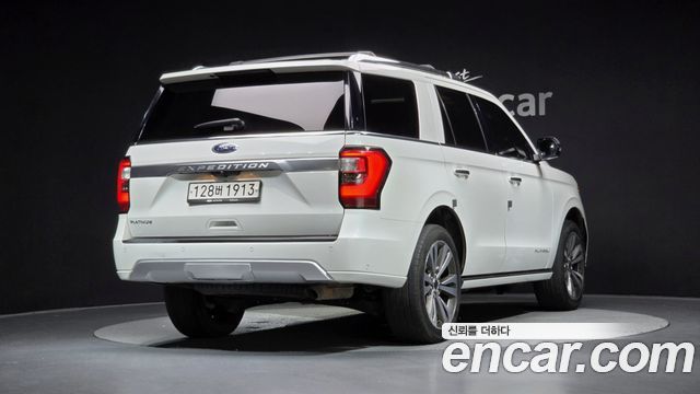 Ford Expedition Platinum 4WD 8Seater 2021 — фото 2