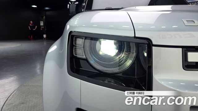 Land Rover Defender (L663) 90 D250 SE 2022 — фото 22