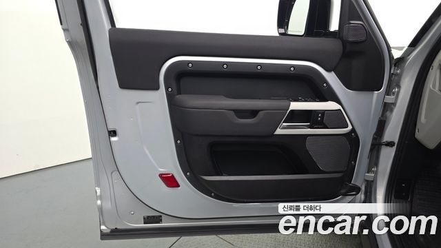 Land Rover Defender (L663) 90 D250 SE 2022 — фото 24