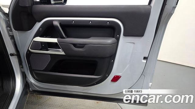 Land Rover Defender (L663) 90 D250 SE 2022 — фото 25
