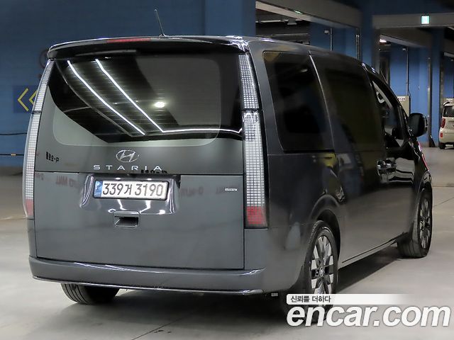 Hyundai Staria 4WD Lounge 7-Seater Inspiration 2022 — фото 2