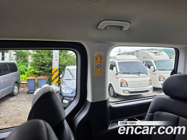 Hyundai Staria L3.5  Kinder Safety Car 11-Seater 2022 — фото 8
