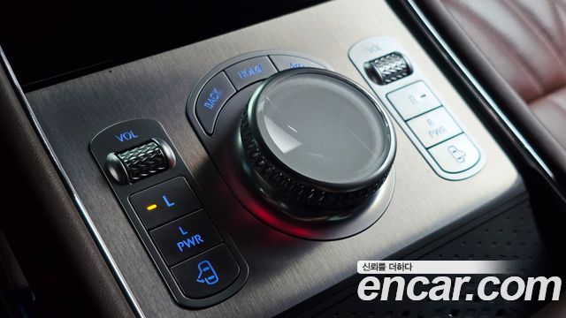 Genesis G90 (RS4) Gasoline 3.5 Turbo e-S/C AWD 2023 — фото 17
