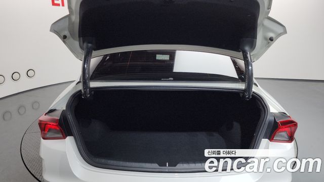 Kia K5 (III) 2.0 Prestige 2023 — фото 19