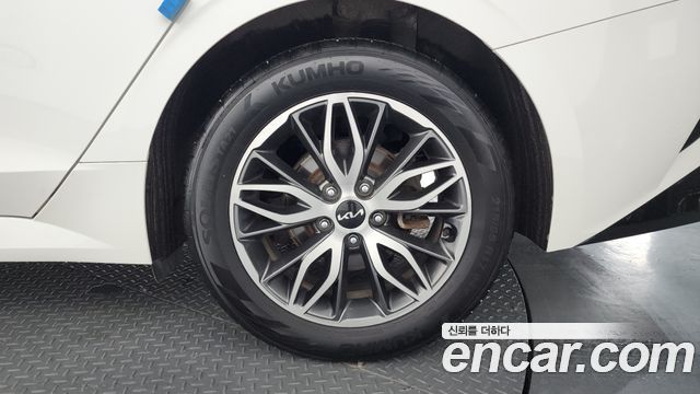 Kia K5 (III) 2.0 Prestige 2023 — фото 21