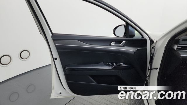 Kia K5 (III) 2.0 Prestige 2023 — фото 24