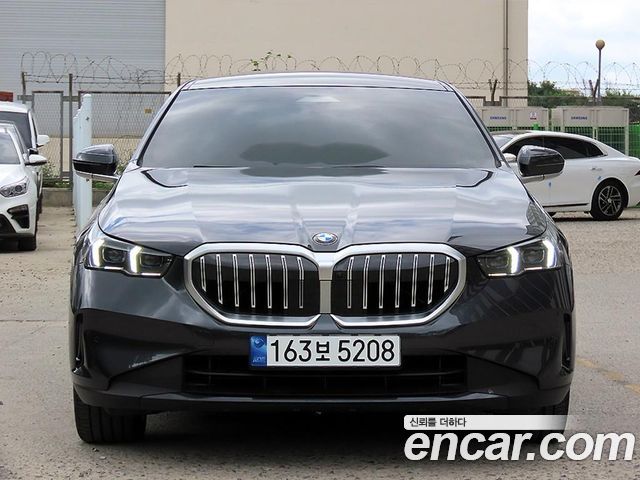 BMW 5 Series (G60) 520i
