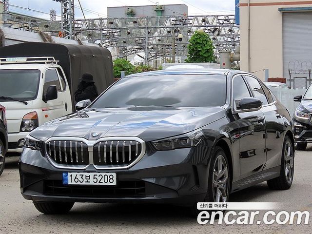 BMW 5 Series (G60) 520i 2024 — фото 2
