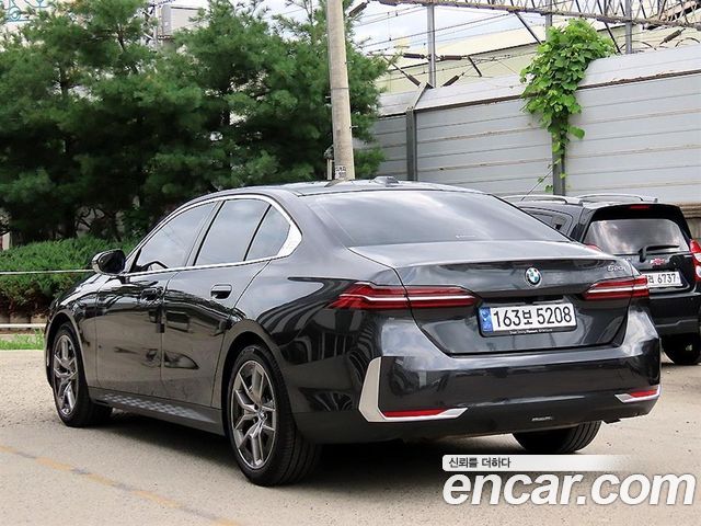 BMW 5 Series (G60) 520i 2024 — фото 3