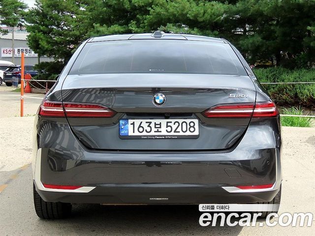 BMW 5 Series (G60) 520i 2024 — фото 4