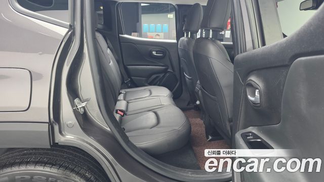 Jeep Renegade 2.4 Limited 2021 — фото 12