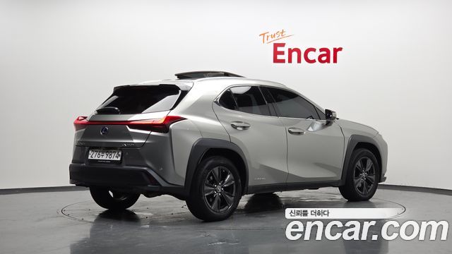 Lexus UX250h 2.0 2WD 2020 — фото 2
