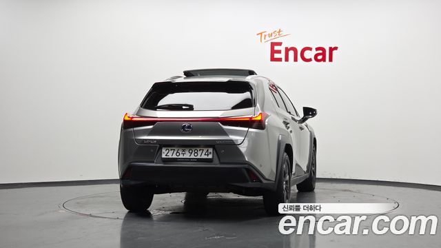 Lexus UX250h 2.0 2WD 2020 — фото 4
