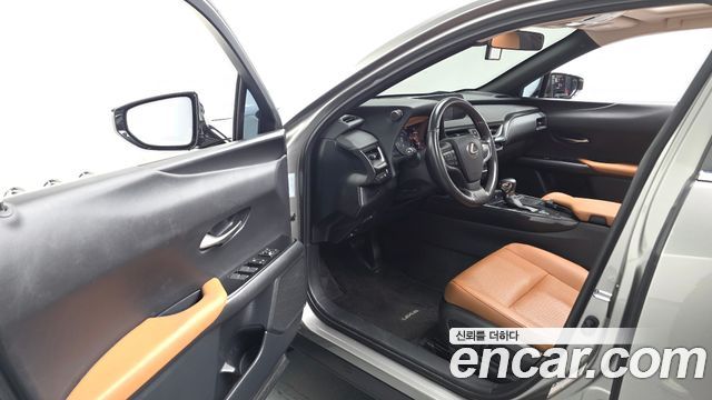 Lexus UX250h 2.0 2WD 2020 — фото 10