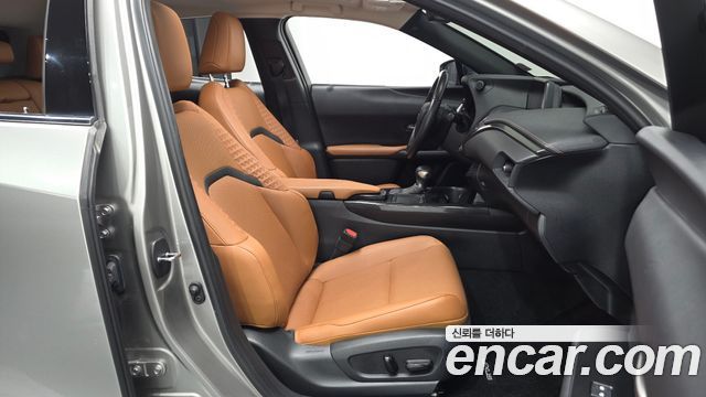Lexus UX250h 2.0 2WD 2020 — фото 11