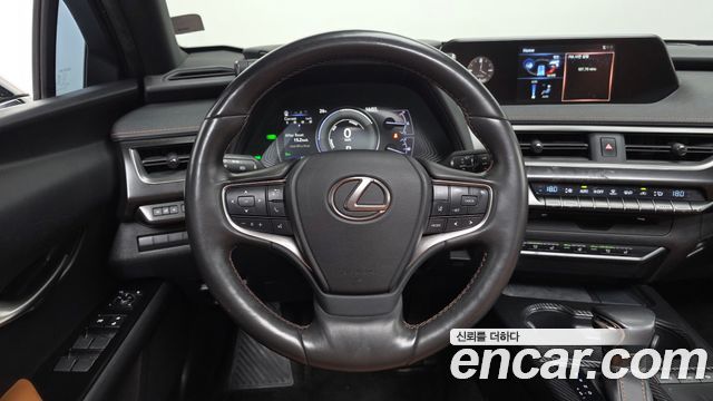 Lexus UX250h 2.0 2WD 2020 — фото 13
