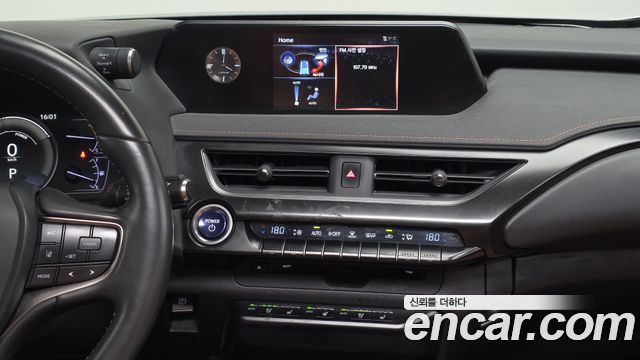 Lexus UX250h 2.0 2WD 2020 — фото 14