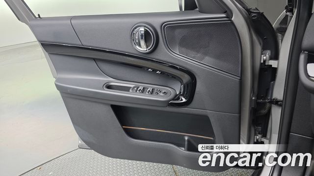 MINI Cooper Countryman Classic Plus Launch Pack 2nd Gen 2023 — фото 30